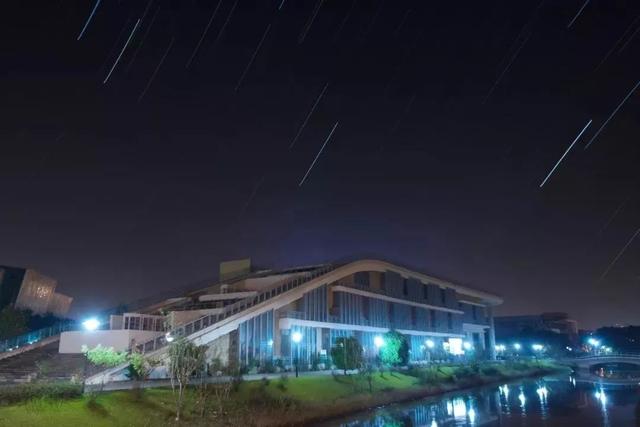 上元之夜 华师大的夜景美呆啦!