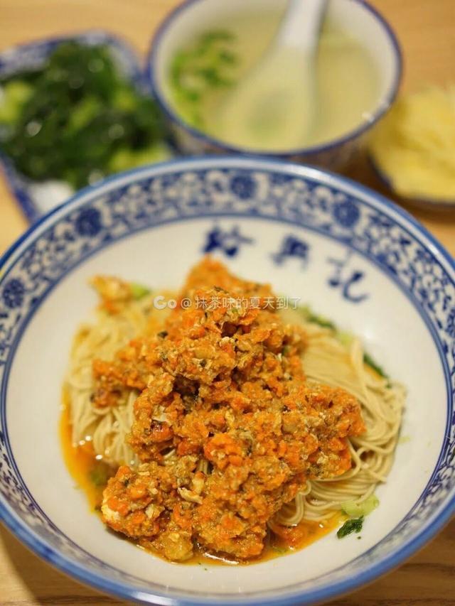 上海这6碗不得不吃的蟹黄面，最贵的竟要888元一碗？