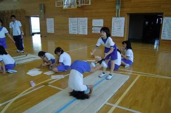 上海热线教育频道--日本小学生的体育课是怎么