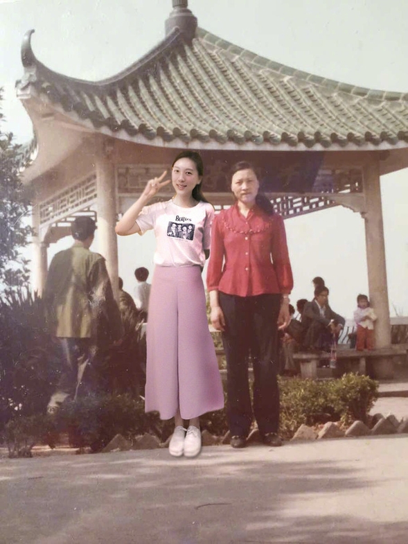 上海热线教育频道--网友玩穿越 与20年前的妈妈
