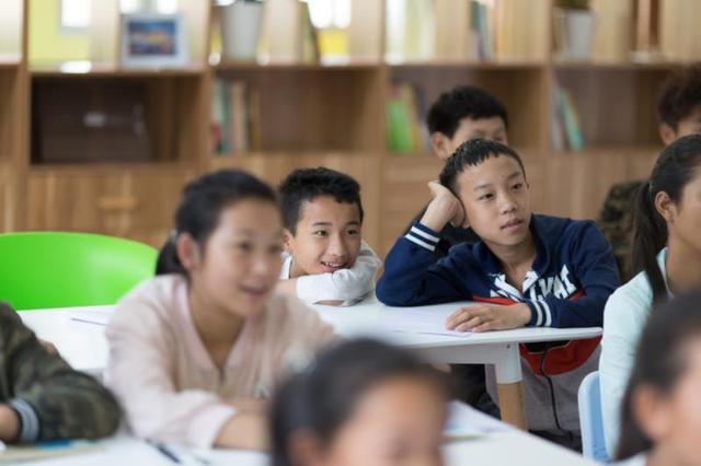 上海热线教育频道--上海大学生为山区孩子打造