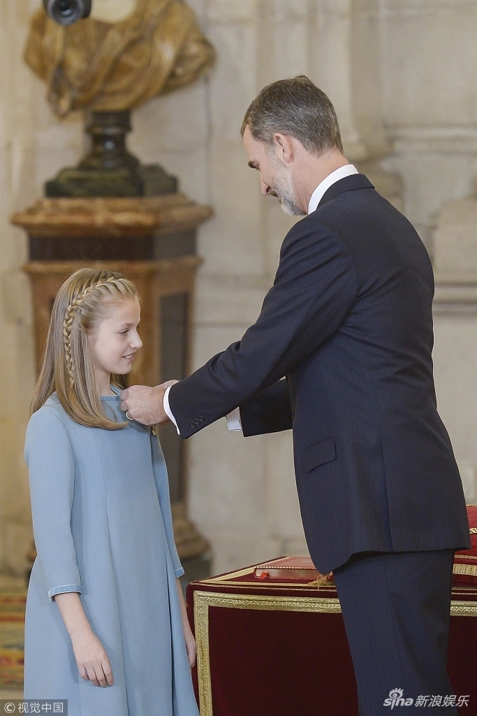 西班牙小公主被授予金羊毛勋章