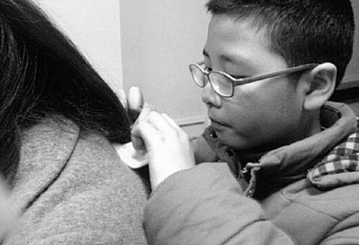 上海热线教育频道--老师布置作业:数妈妈头发多