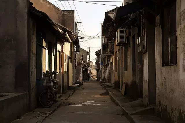 百米长的古松老街,百年来的古松记忆,岁月雕琢下的老房子里,住着